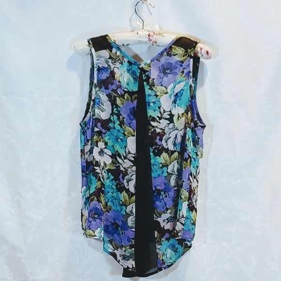 Band of Gypsies | Floral Button-Down Tank | M - Picture 2 of 7